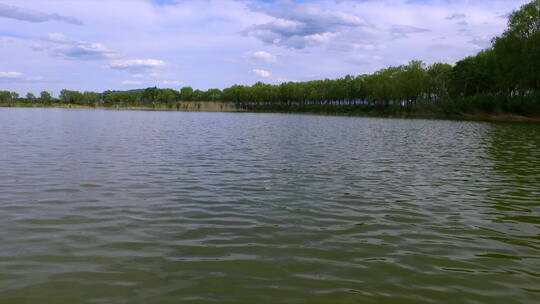 野鸭湖低角度贴近水面飞行航拍