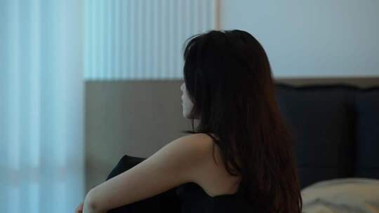 女生情绪低落失业失恋压力大焦虑