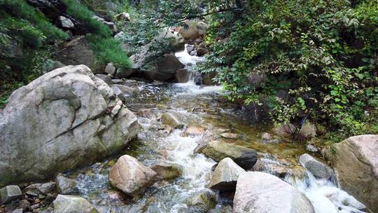 4k  户外山体公园湖泊溪流和流水自然风光