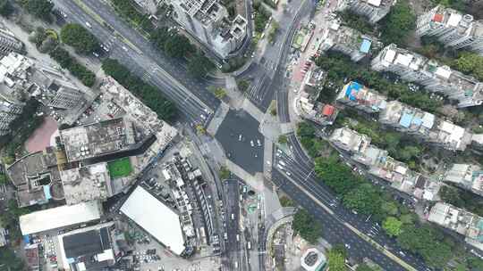 俯拍城市交通十字路口俯视道路车流俯瞰路况