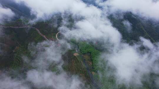 航拍俯瞰云海和高山大地