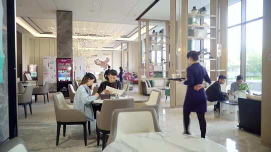 室内售楼处客户洽谈场景