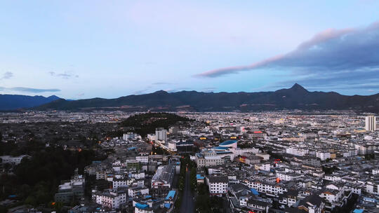 航拍云南丽江古城民居全景