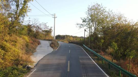 【4K】深秋乡村道路航拍穿梭