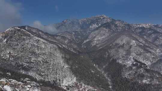 雪后泰山，静美如画