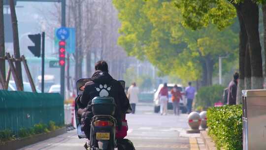 城市马路上班下班高峰期车流人流城市景观人