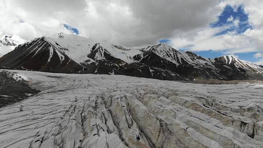 航拍青海果洛玛沁神山阿尼玛卿雪山哈龙冰川视频素材模板下载