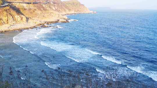 三亚西岛湛蓝的海水