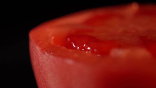 切开的西红柿瓤