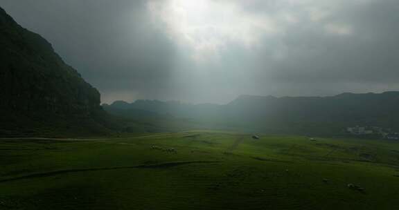 云雾天气的贵州阿西里西大草原航拍