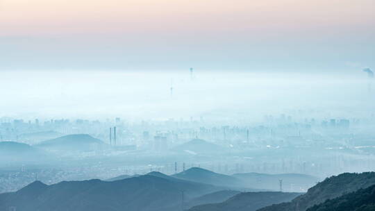 北京西山远眺CBD核心区悬日日出平流雾