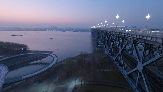 震撼背景素材南京长江大桥与长江黄昏延时