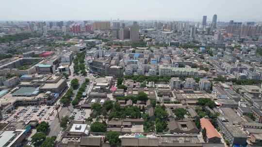 城市鸟瞰全景高楼与低矮建筑相间