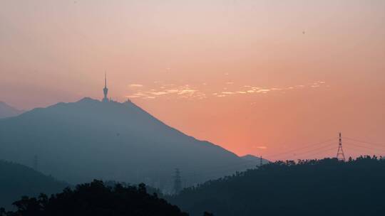 梧桐山山间云雾升起太阳日出的延时