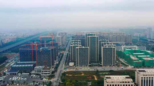 雾霾笼罩下的台州湾新区，城市雾霾中的建筑