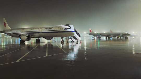 首都机场国航 首都机场下雨实拍
