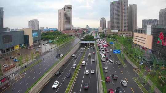 航拍城市快速路拥堵车流楼宇群建筑高楼