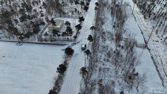 大气的河边雪景，雪景题材