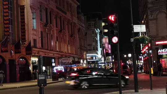 伦敦市中心夜晚繁忙的街道视频素材模板下载