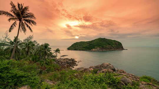 美丽的热带岛屿Ko Ma日落时分，位于泰国帕岸岛