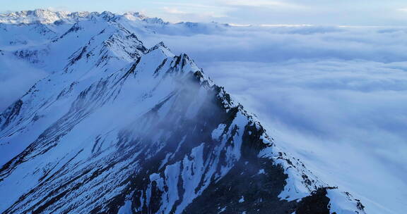 航拍风景冬季巴郎山雪山云海