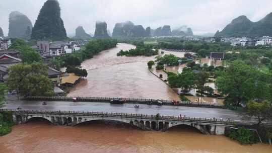 桂林阳朔暴雨漓江遇龙河河水暴涨