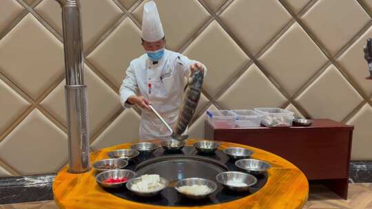 铁锅炖大鱼贴饼子，从材料准备到制作过程。视频素材模板下载