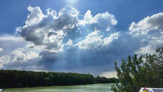 阳光穿透云层的光束云延时丁达尔光影变幻