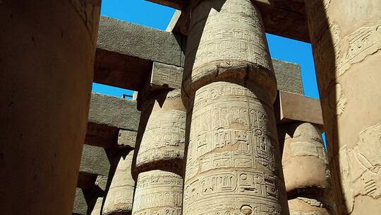 高大挺拔的古埃及石柱