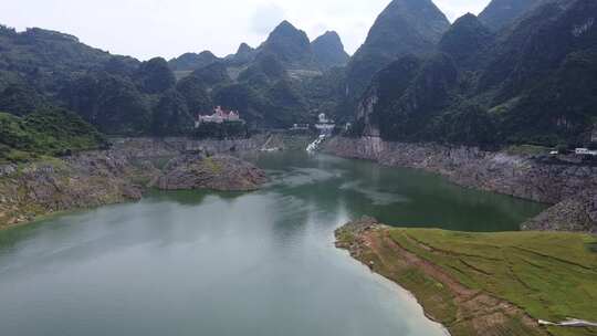 航拍贵州万峰湖城堡山水风光大气景色