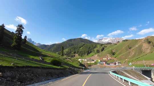 新疆101公路 鹿角湾雪山蒙古包前进风景