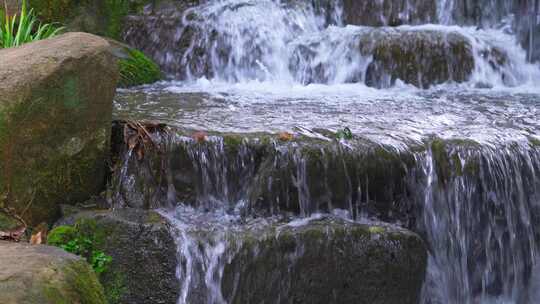 山涧溪流水流