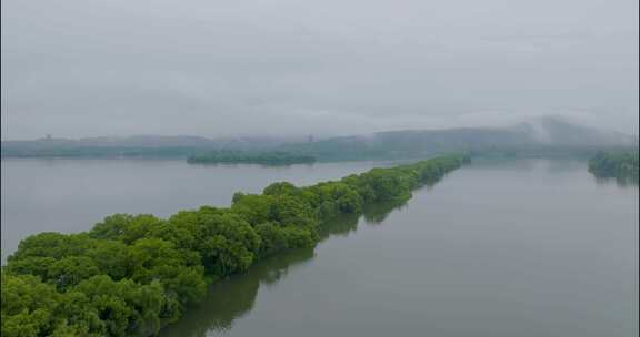 杭州西湖烟雨苏堤三潭印月雷峰塔