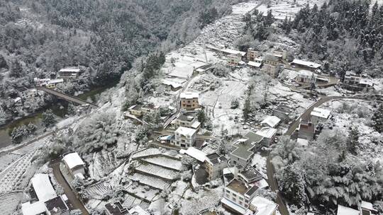 航拍山村雪景