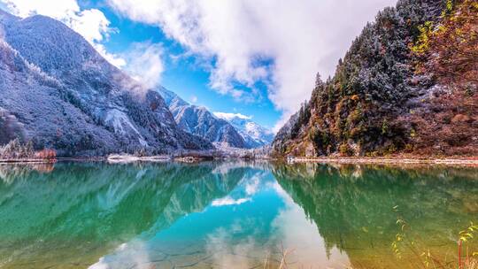 四川毕棚沟冬季雪山雪景