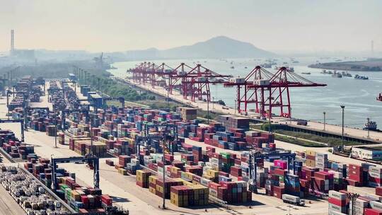 航拍长江龙潭港港口码头集装箱装卸运输航道视频素材模板下载