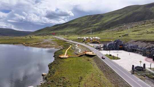 四川甘孜白玉县航拍甘白路草原海子公路