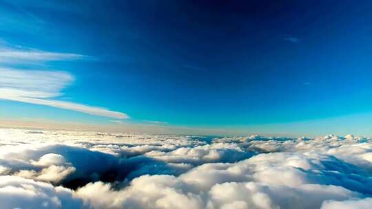 高空俯瞰云海蓝天