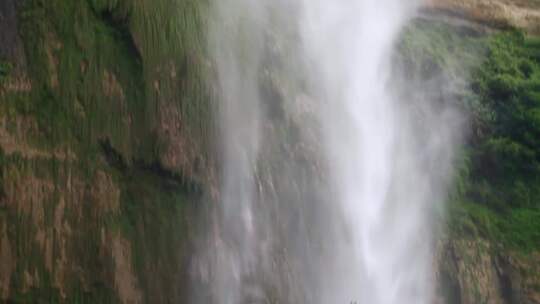 天然大瀑布、飞流直下三千尺