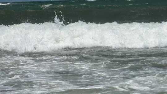 沙滩海水特写潮汐浪花拍打海岸海边涨潮退潮