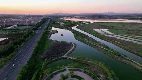 航拍宁夏石嘴山夕阳下的黄河湿地石嘴子公园视频素材模板下载