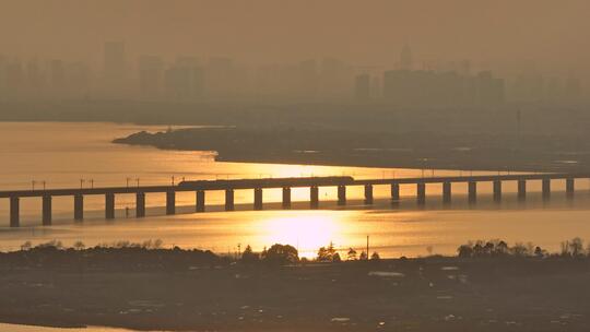 【原创】航拍落日列车高铁铁路火车湖边夕阳