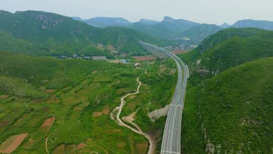 航拍太行山高速公路