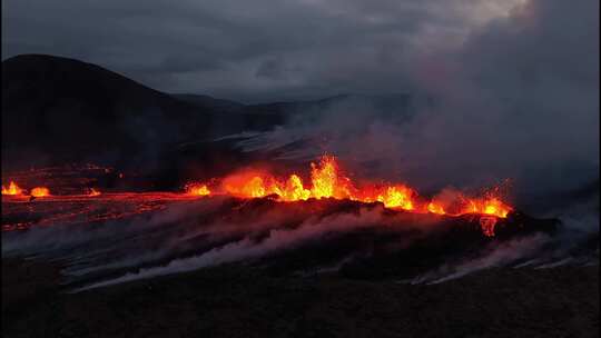 火山喷发岩浆涌动火山爆发实拍无人机航拍