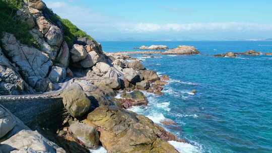 海南三亚海岸线上礁石沙滩海浪微距慢镜