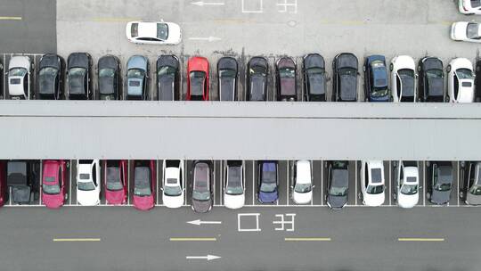 无锡荟聚地面停车场4K航拍视频素材模板下载
