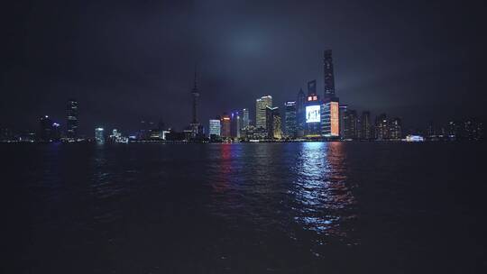 上海黄浦江景与陆家嘴金融区建筑风光夜景