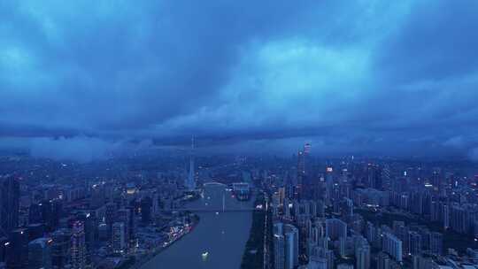 雨后云雾下的广州航拍