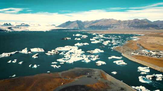 空中无人机拍摄的冰岛冰川泻湖Jokuls