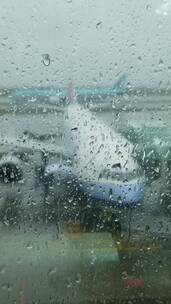 机场航站楼玻璃雨水